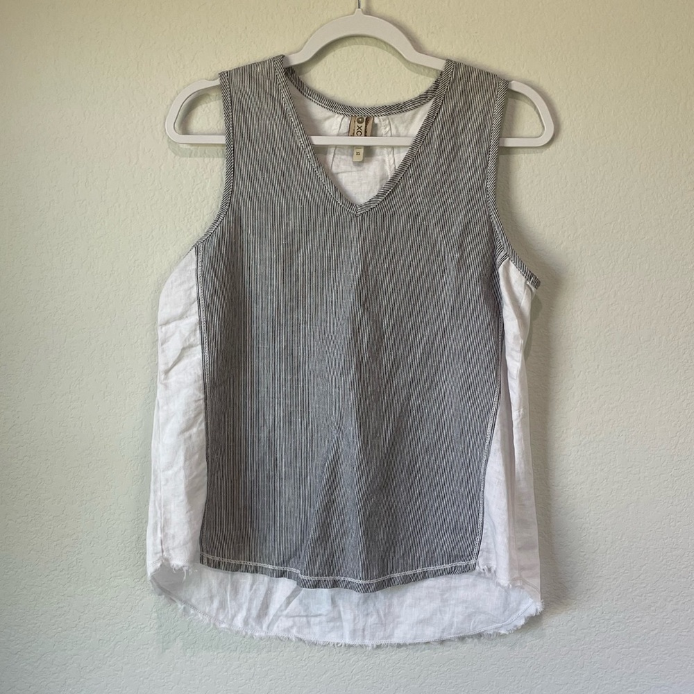 XCVI Gray and White Sleeveless Top